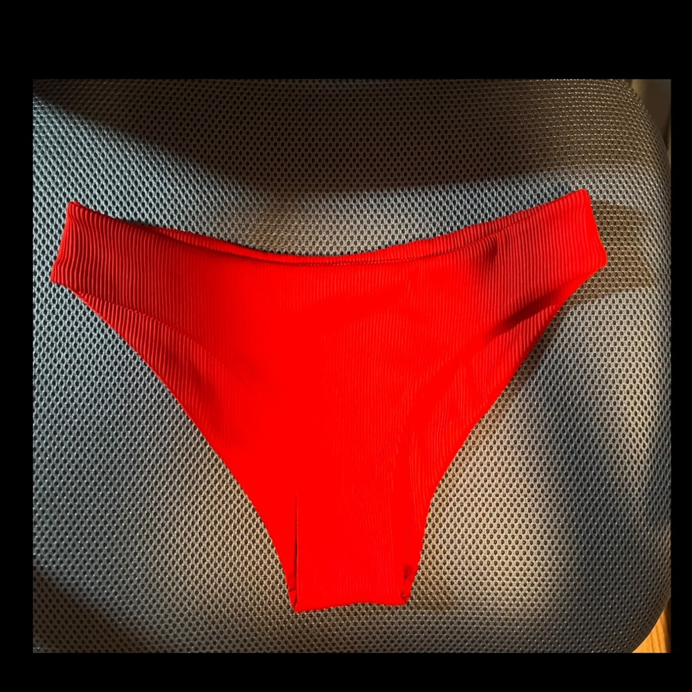 Kulani Kinis Full Coverage Ribbed Bottom